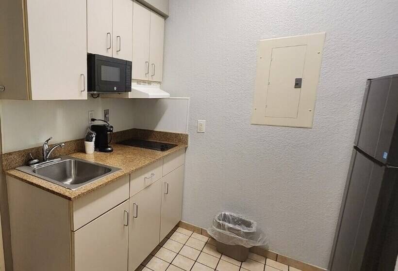 Motel 6biloxi, Ms  Beach