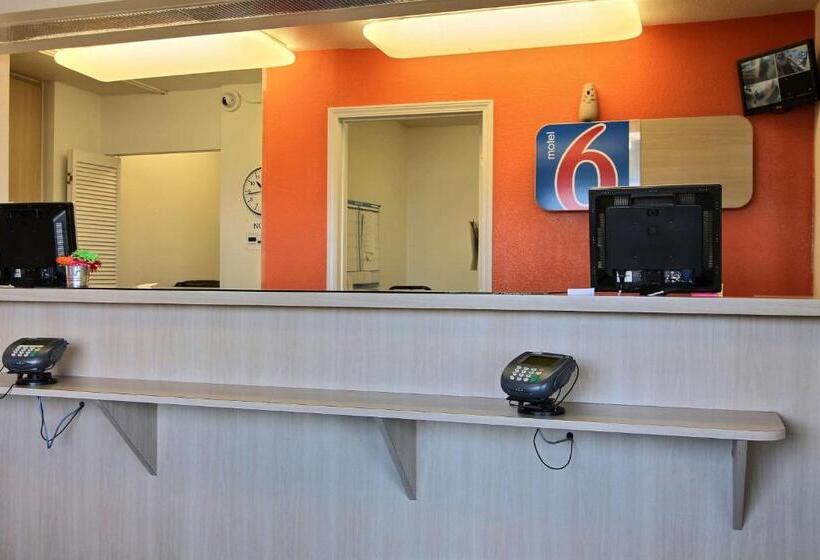 Motel 6 Bismarck, Nd