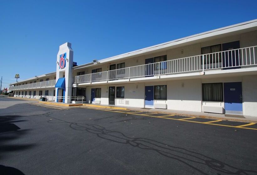 Motel 6chicopee, Ma  Springfield