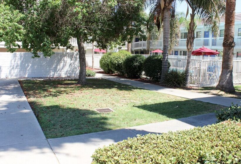 Motel 6coalinga, Ca  East