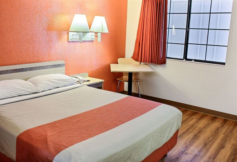 Motel 6coalinga, Ca  East