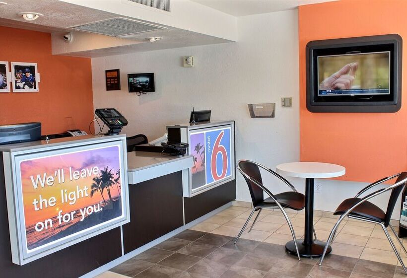 Motel 6coalinga, Ca  East