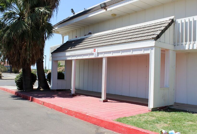 Motel 6coalinga, Ca  East