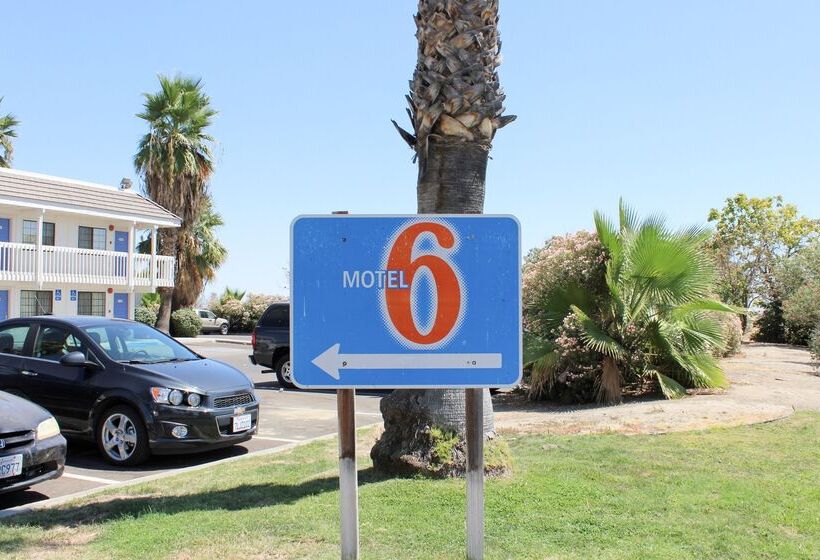 Motel 6coalinga, Ca  East