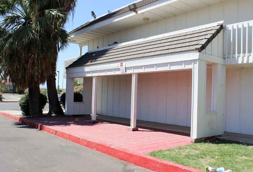 Motel 6coalinga, Ca  East