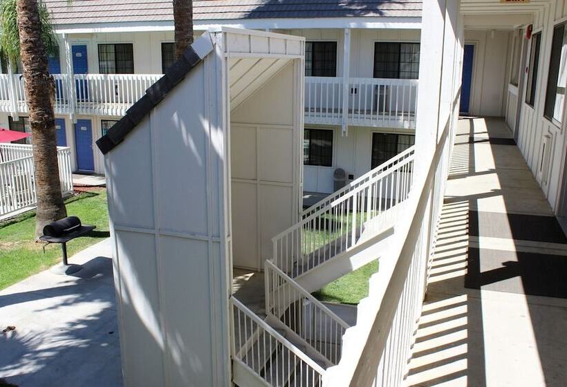 Motel 6coalinga, Ca  East