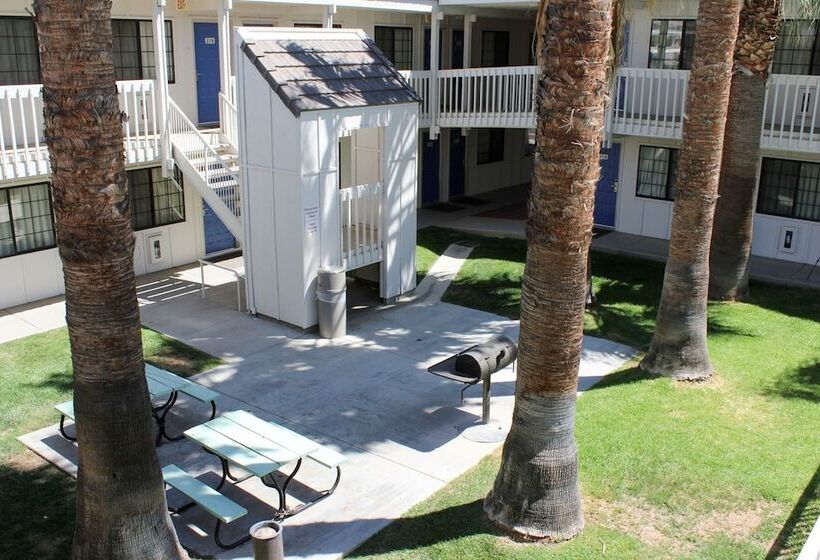 Motel 6coalinga, Ca  East