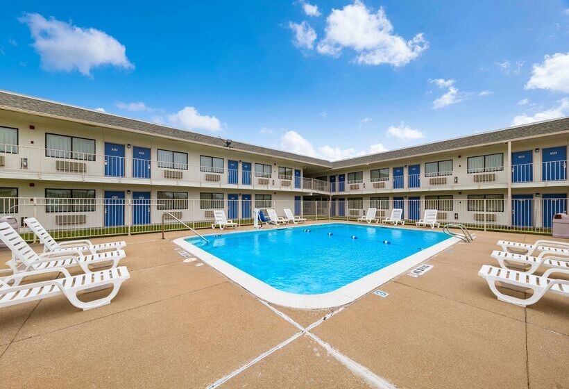 Motel 6 Greenville, Tx