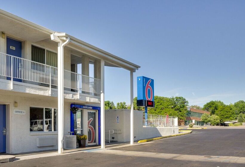 فندق على الطريق Park Inn By Radisson, Lakewood