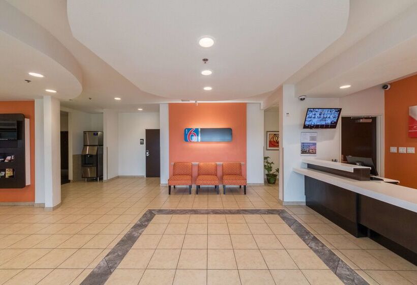 Motel 6laredo, Tx  Airport