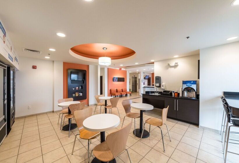 Motel 6laredo, Tx  Airport