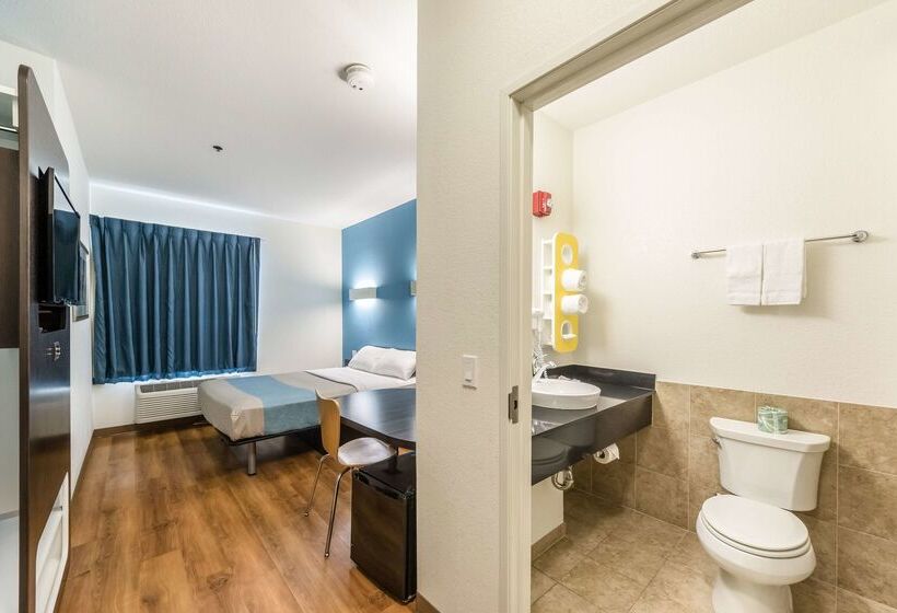 Motel 6laredo, Tx  Airport