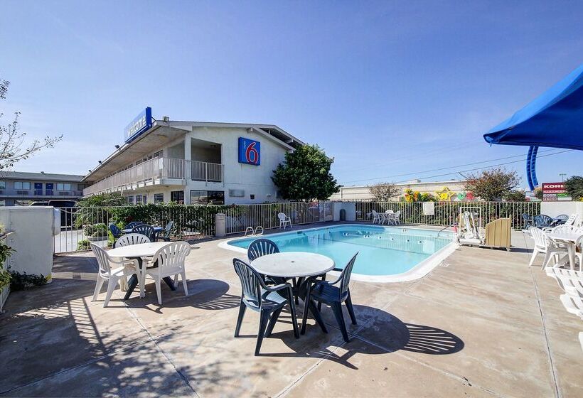 Motel 6laredo, Tx South