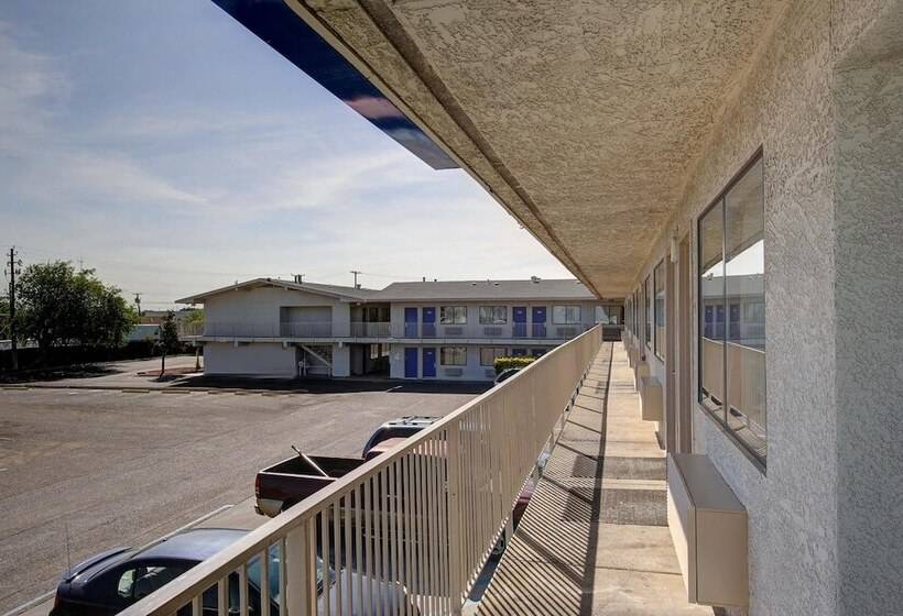 Motel 6laredo, Tx South