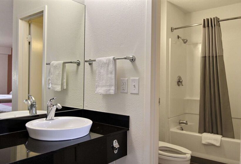 Motel 6middleburg Heights, Oh  Cleveland