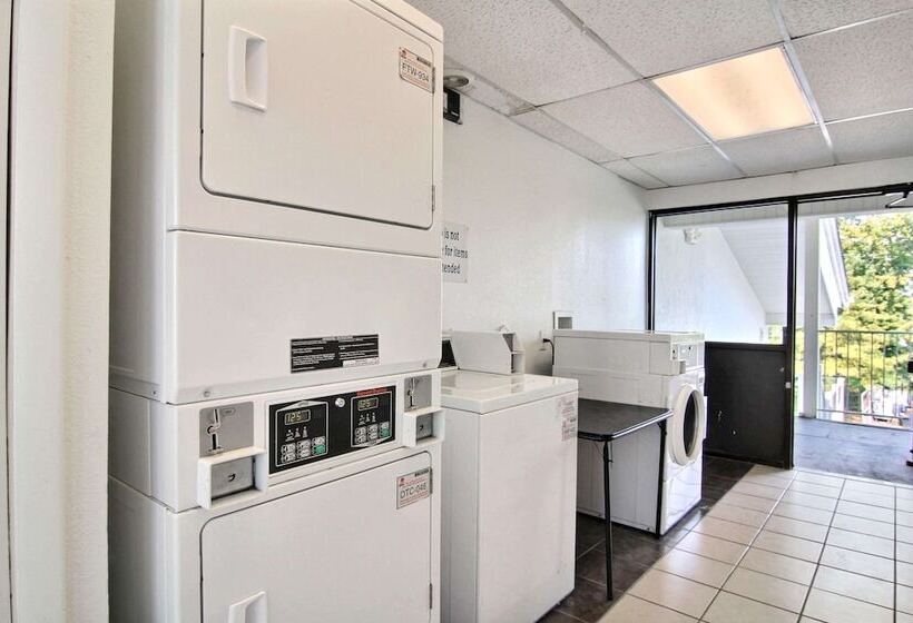 Motel 6middleburg Heights, Oh  Cleveland