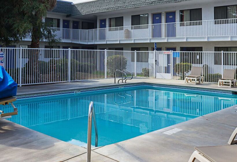 Motel 6porterville, Ca