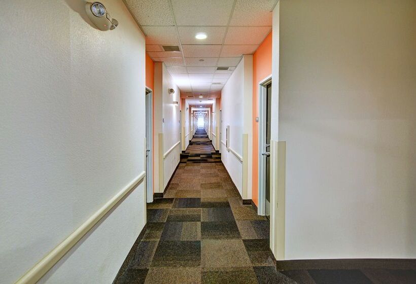 Motel 6roanoke, Tx  Northlake  Speedway