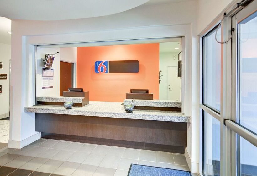 Motel 6roanoke, Tx  Northlake  Speedway