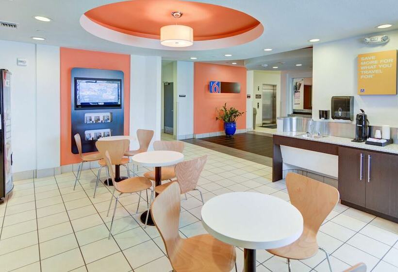 Motel 6roanoke, Tx  Northlake  Speedway