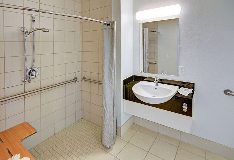 Motel 6roanoke, Tx  Northlake  Speedway