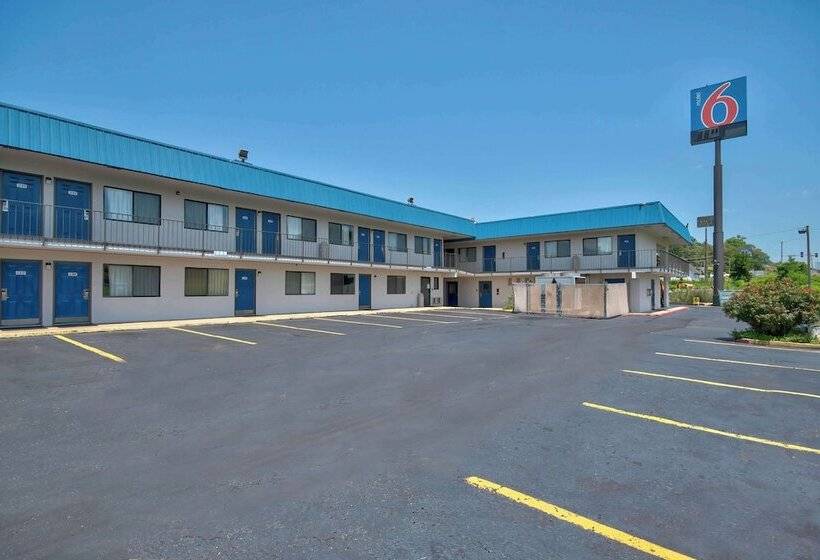 Motel 6 Russellville, Ar