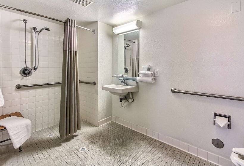 Motel 6salinas, Ca  North Monterey Area