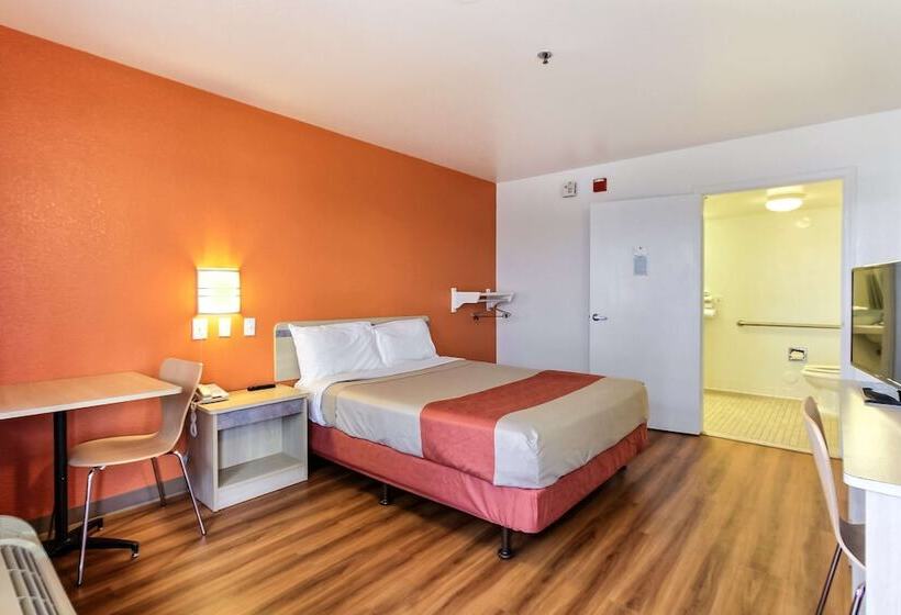 Motel 6salinas, Ca  North Monterey Area