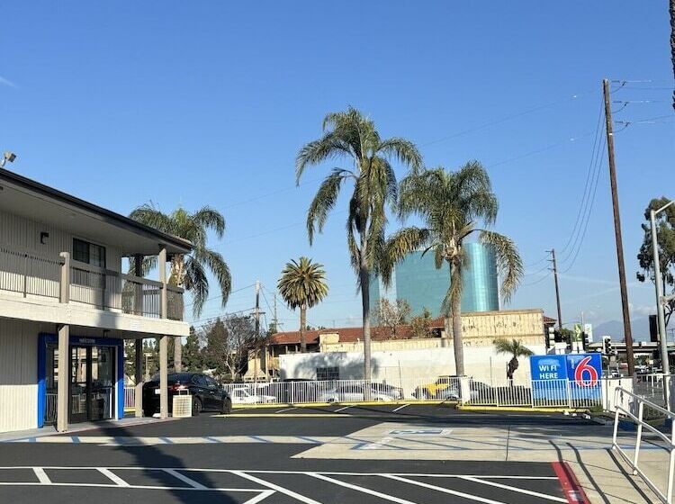 Motel 6 Santa Ana, Ca