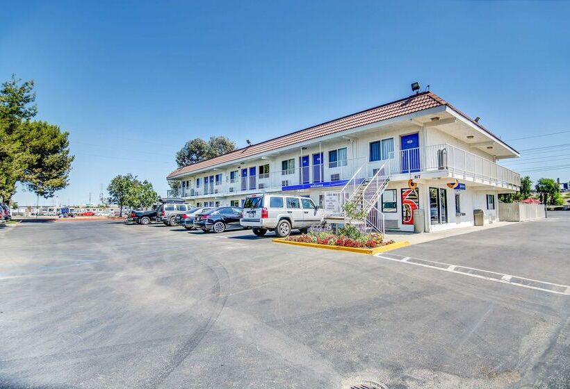 Motel 6stockton, Ca  Charter Way West