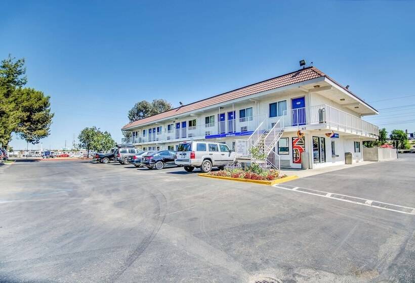 Motel 6stockton, Ca  Charter Way West