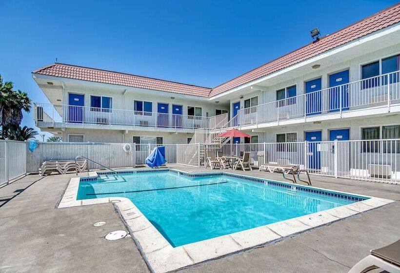 Motel 6stockton, Ca  Charter Way West