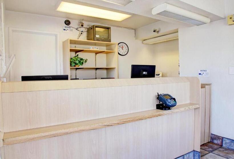 Motel 6tempe, Az  Broadway  Asu