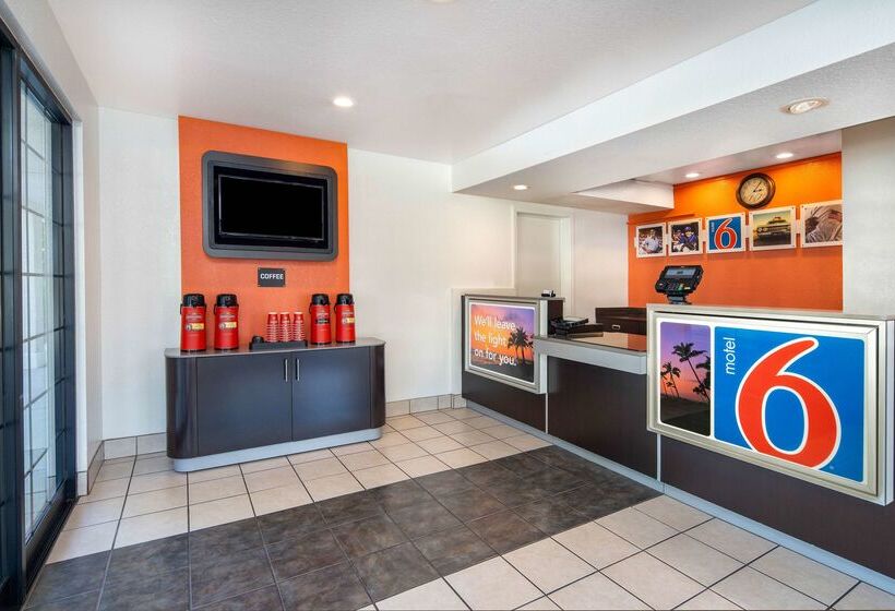 Motel 6thousand Oaks, Ca