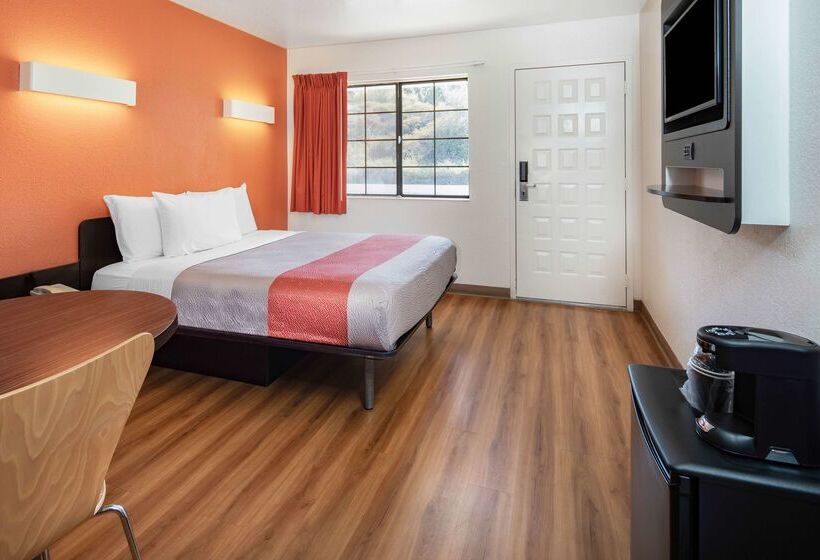 Motel 6thousand Oaks, Ca
