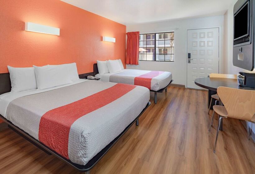 Motel 6thousand Oaks, Ca