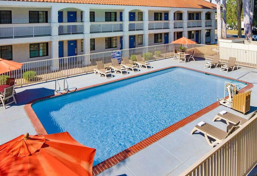 Motel 6thousand Oaks, Ca