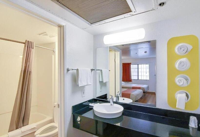 Motel 6thousand Oaks, Ca