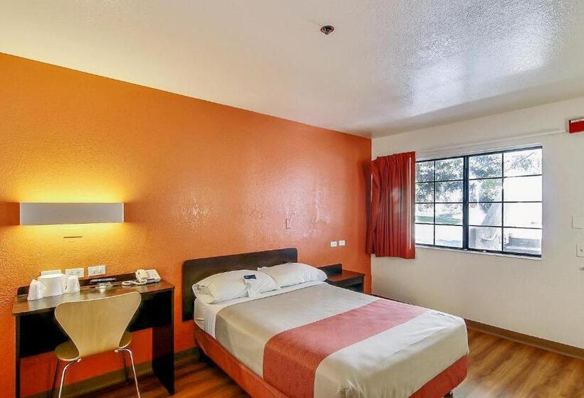 Motel 6thousand Oaks, Ca