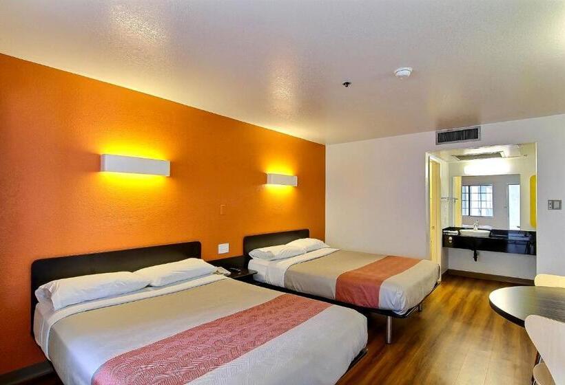 Motel 6thousand Oaks, Ca