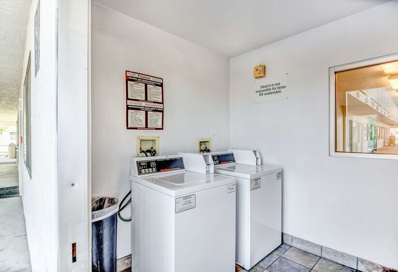 モーテル Park Inn By Radisson, Tracy