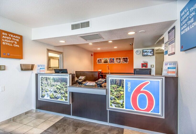 モーテル Park Inn By Radisson, Tracy