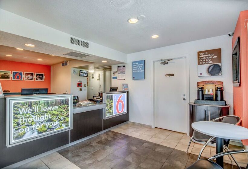 モーテル Park Inn By Radisson, Tracy