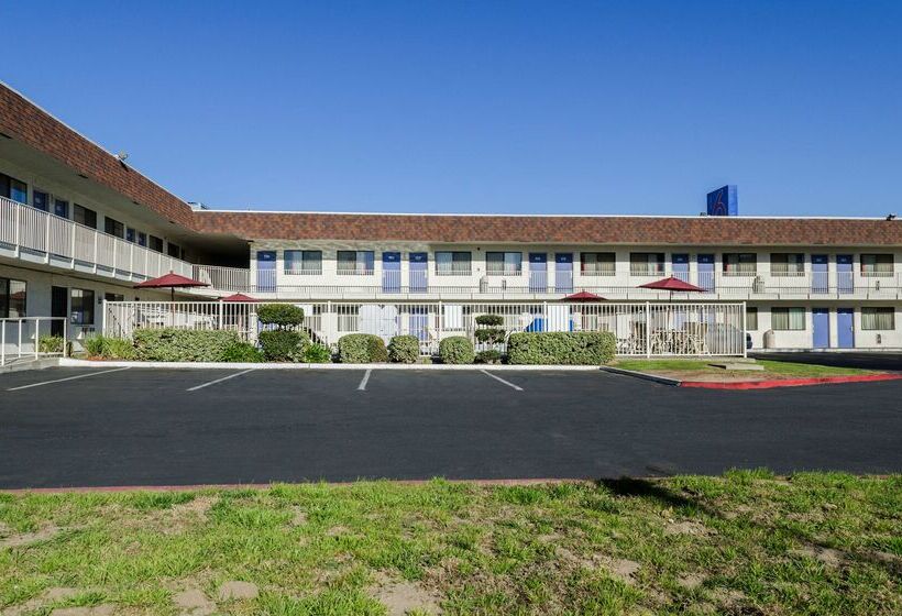 فندق على الطريق Park Inn By Radisson, Turlock