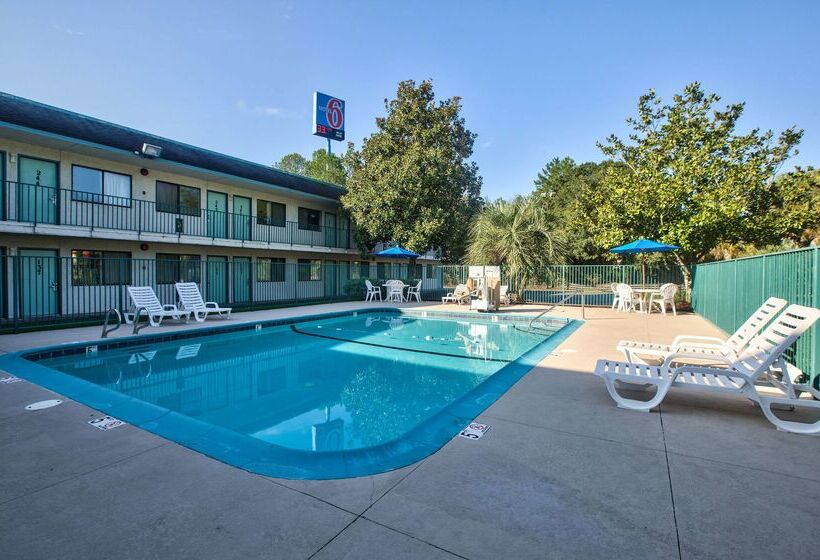Motel 6valdosta, Ga  University