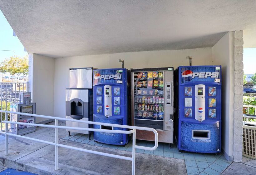 فندق على الطريق Park Inn By Radisson