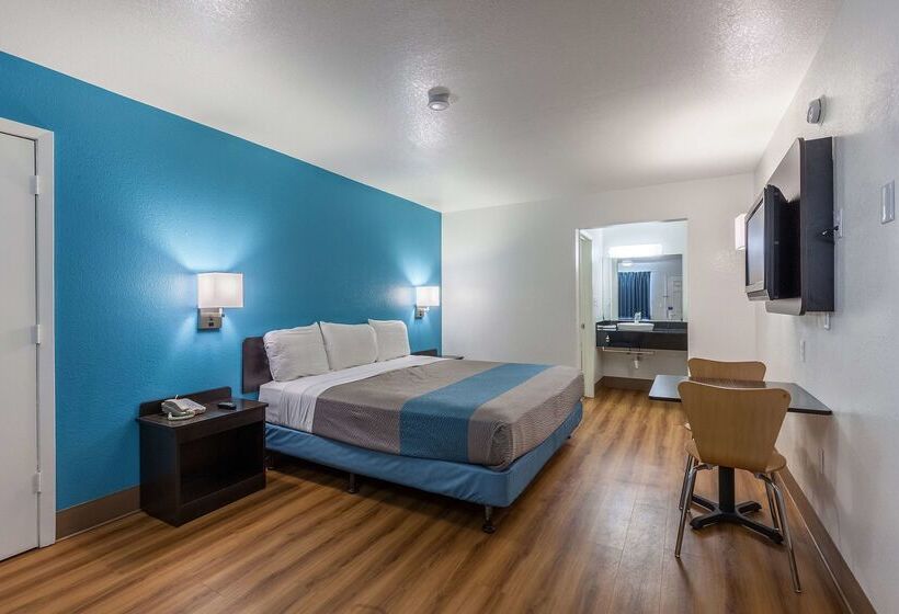 Motel 6webster, Tx  Houston  Nasa Lake