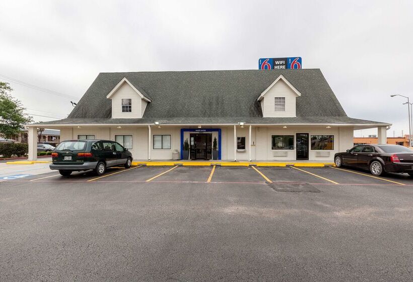 Motel 6webster, Tx  Houston  Nasa Lake