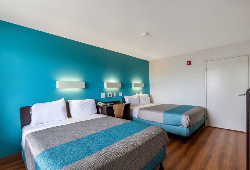 Motel 6webster, Tx  Houston  Nasa Lake