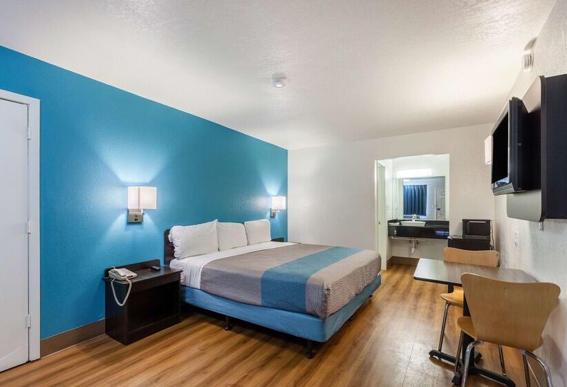 Motel 6webster, Tx  Houston  Nasa Lake